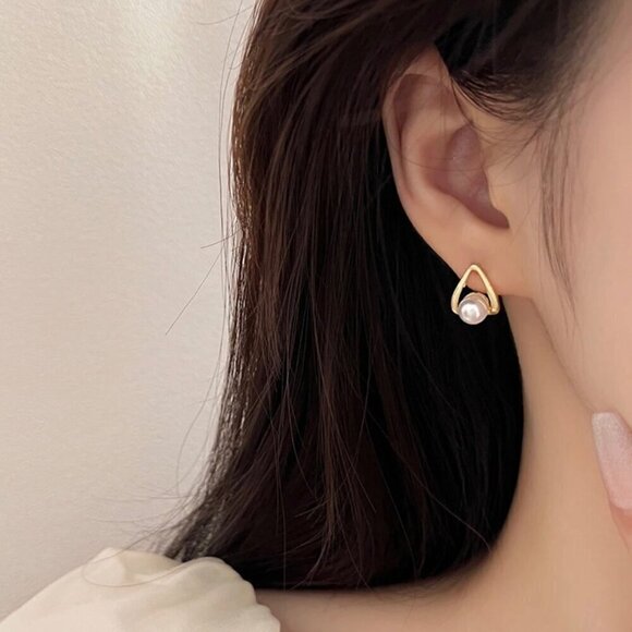 NWT 18K Gold Plated White Pearl Dainty Stud Earrings For Women - Picture 8 of 11